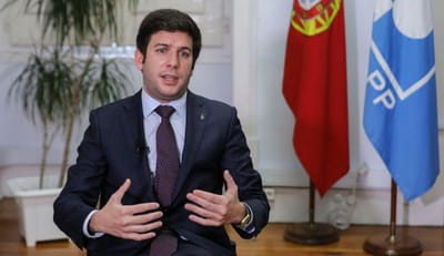 Líder do CDS-PP vai apresentar moção de confiança - TVI
