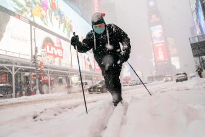 Neve deixa Nova Iorque pintada de branco - TVI