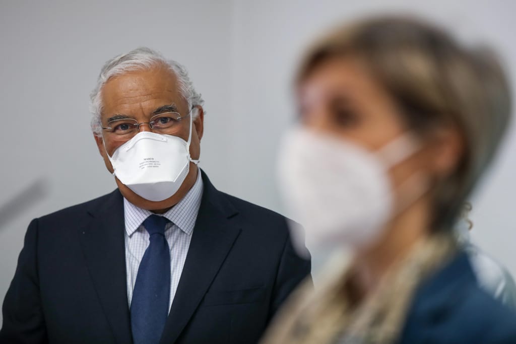 António Costa acompanha o processo de vacinação nos centros de saúde