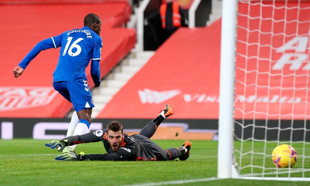 Doucouré bate De Gea e reduz para 2-1 no Manchester United-Everton (Alex Pantling/AP)