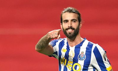 VÍDEO: Sérgio Oliveira entra e marca o terceiro do FC Porto - TVI