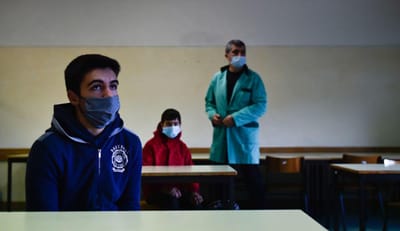 Professores pedem medidas urgentes às autoridades de saúde para garantir ano letivo - TVI