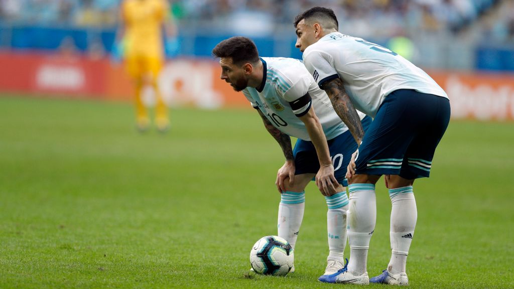 Leandro Paredes e Lionel Messi na seleção da Argentina (Victor R. Caivano/AP)