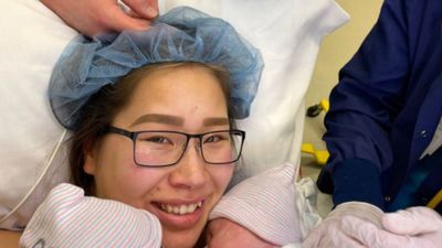 Covid-19: grávida de gémeos isola-se no Alasca para dar à luz em segurança - TVI