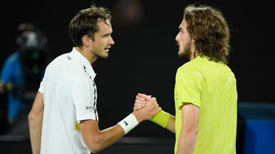 Roland Garros: Tsitsipas e Medvedev seguem em frente - TVI