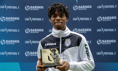 II Liga: Marcus (Feirense) recebeu o prémio de melhor jogador de janeiro - TVI