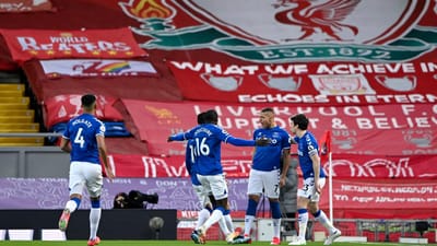 VÍDEO: a festa no balneário do Everton após vencer em Anfield - TVI