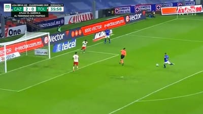 VÍDEO: árbitro colocou-se à frente da baliza e impediu golo - TVI