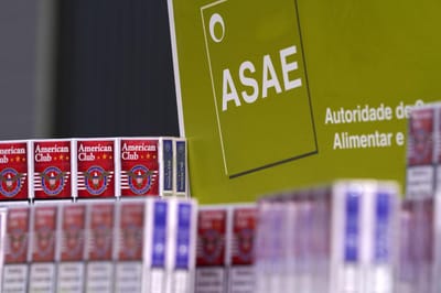 ASAE apreende 12 mil maços de tabaco no valor de 54 mil euros - TVI