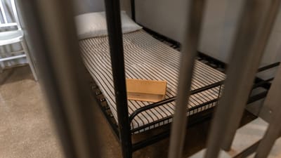 Ex-recluso tenta intercetar carrinha de estabelecimento prisional para ajudar preso a fugir - TVI