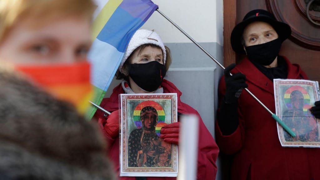 Ativistas LGBT absolvidas na Polónia
