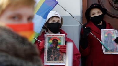 Tribunal polaco decide que "Nossa Senhora com auréola LGBT" não ofende os sentimentos católicos - TVI