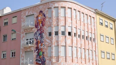 Carlos do Carmo eternizado em mural pintado na freguesia de Alvalade em Lisboa - TVI