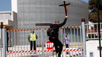 Protestos no Chipre contra "El Diablo", a canção "satânica" que vai à Eurovisão - TVI