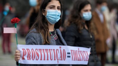Igualdade e queixas da pandemia reuniram centenas de pessoas em protesto no Porto - TVI