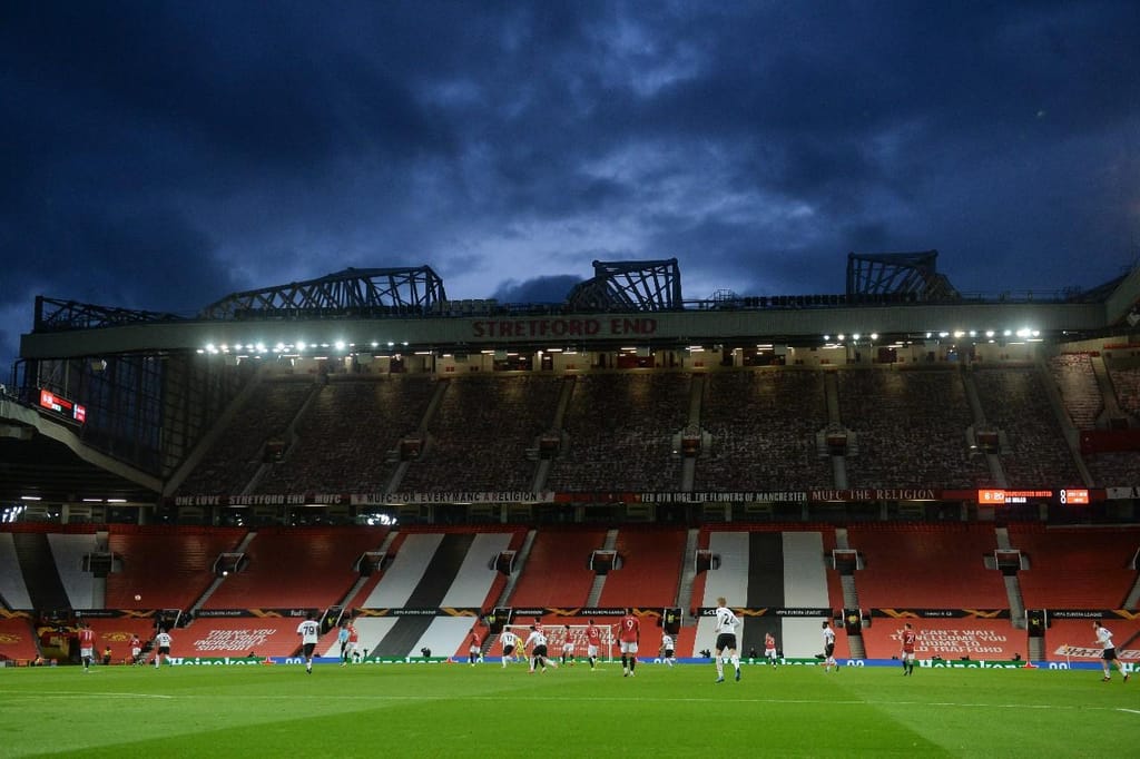 As imagens do Manchester United-Milan (fotos EPA/Peter Powell)