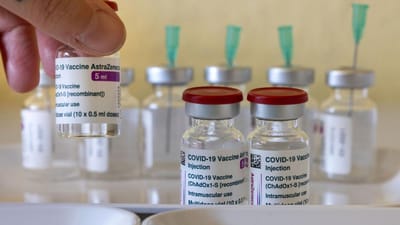 Covid-19: regulador britânico desaconselha vacina da AstraZeneca a menores de 30 anos - TVI
