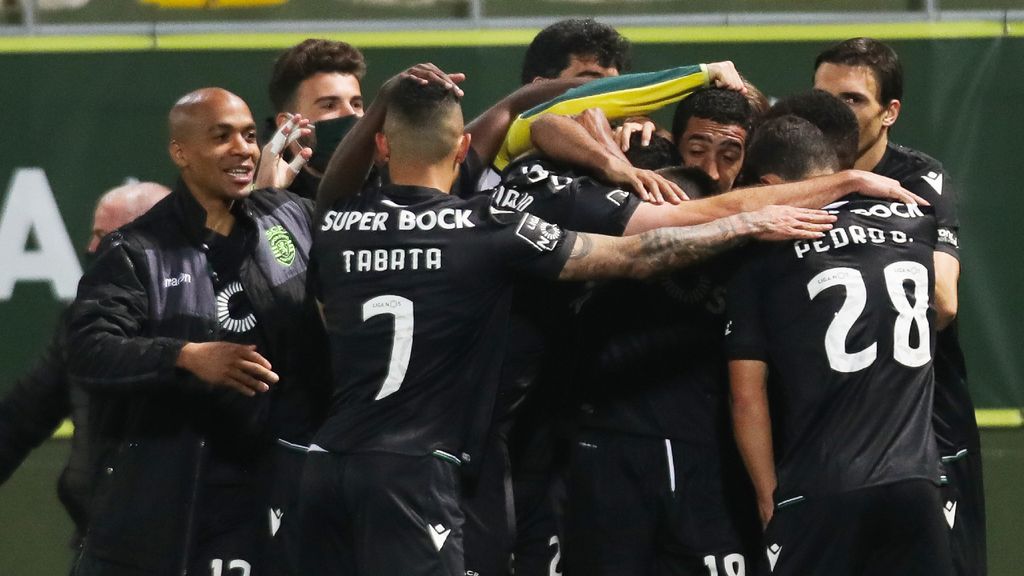 Sporting festeja o golo de Tiago Tomás ante o Tondela (Paulo Novais/LUSA)