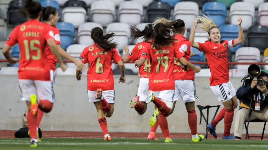 Benfica festeja golo de Cloé Lacasse na final da Taça da Liga feminina (Paulo Cunha/LUSA)
