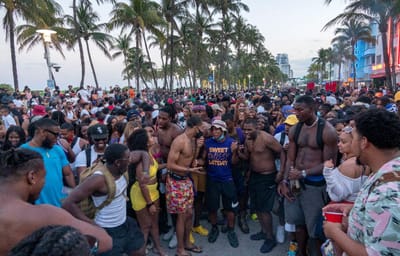 Multidão de turistas em festa gera o caos em Miami - TVI