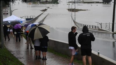 Cerca de 18 mil pessoas retiradas de casa devido a inundações na Austrália - TVI
