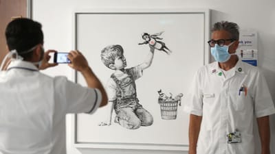 Covid-19: obra de Banksy atinge novo recorde em leilão com 19,4 milhões de euros - TVI