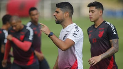 Ath. Paranaense de António Oliveira sofre primeira derrota no Brasileirão - TVI