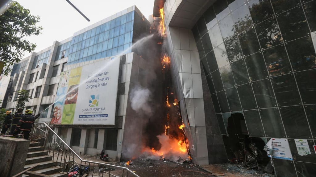 Fogo em hospital na Índia