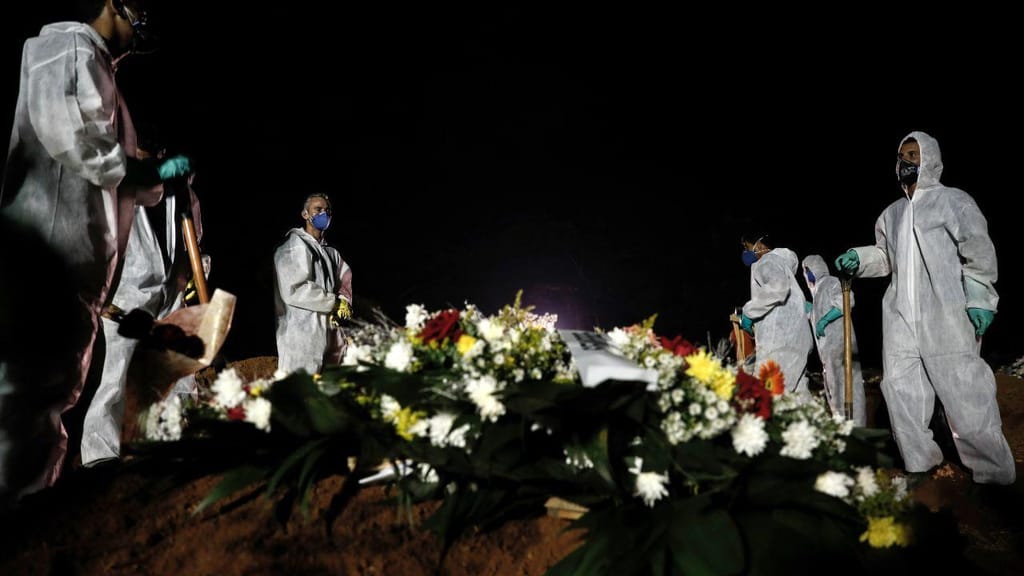 Funerais nocturnos em São Paulo, no Brasil
