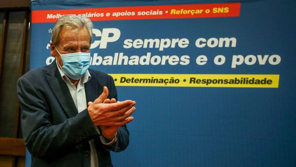 Jerónimo de Sousa durante um encontro com profissionais de saúde