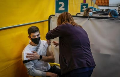 Covid-19: durante o fim de semana terão sido vacinadas 200 mil pessoas - TVI