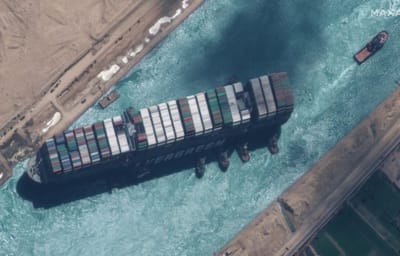 Canal do Suez: congestionamento mantém-se passados três dias - TVI