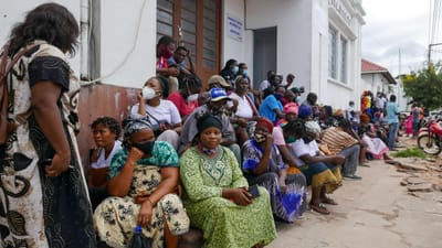 Santos Silva: 60 militares portugueses chegam "nas próximas semanas" a Moçambique - TVI