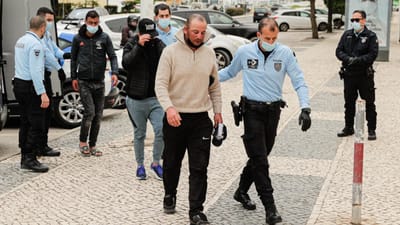 Migrantes detidos no Algarve vão aguardar expulsão no Centro de Instalação Temporária de Faro  - TVI