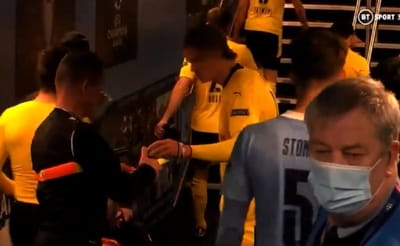 VÍDEO: árbitro assistente pede autógrafo a Haaland no túnel - TVI