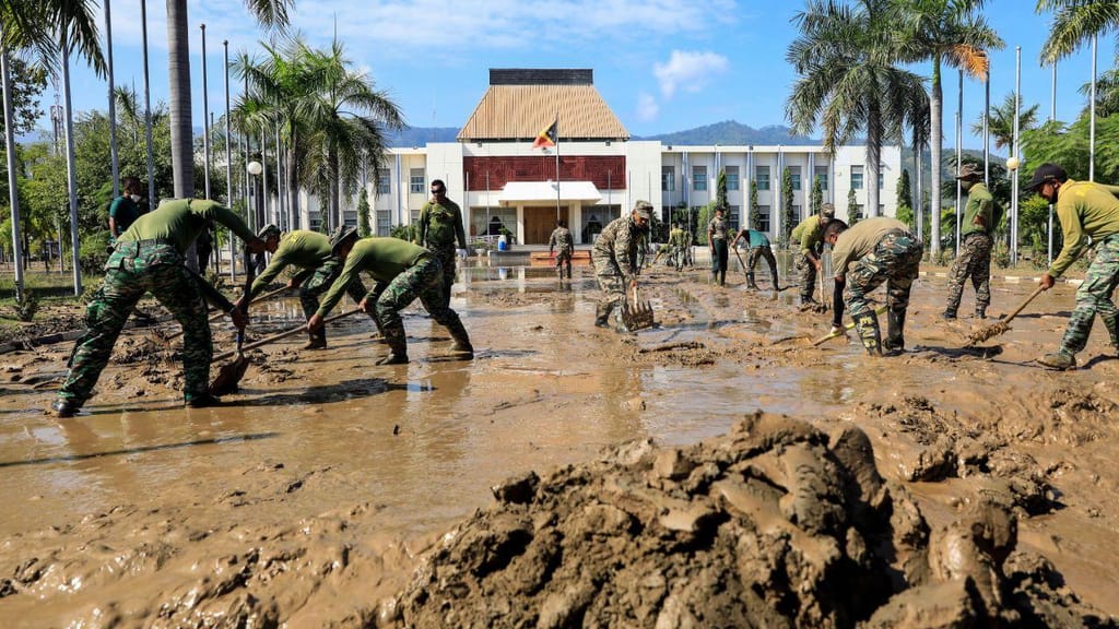 Trabalhos após as inundações em Timor-Leste