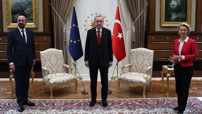 Sofagate: Von der Leyen ficou em pé. Turquia diz que disposição partiu da equipa europeia - TVI