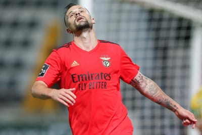 VÍDEO: Seferovic faz o terceiro golo do Benfica em Portimão - TVI