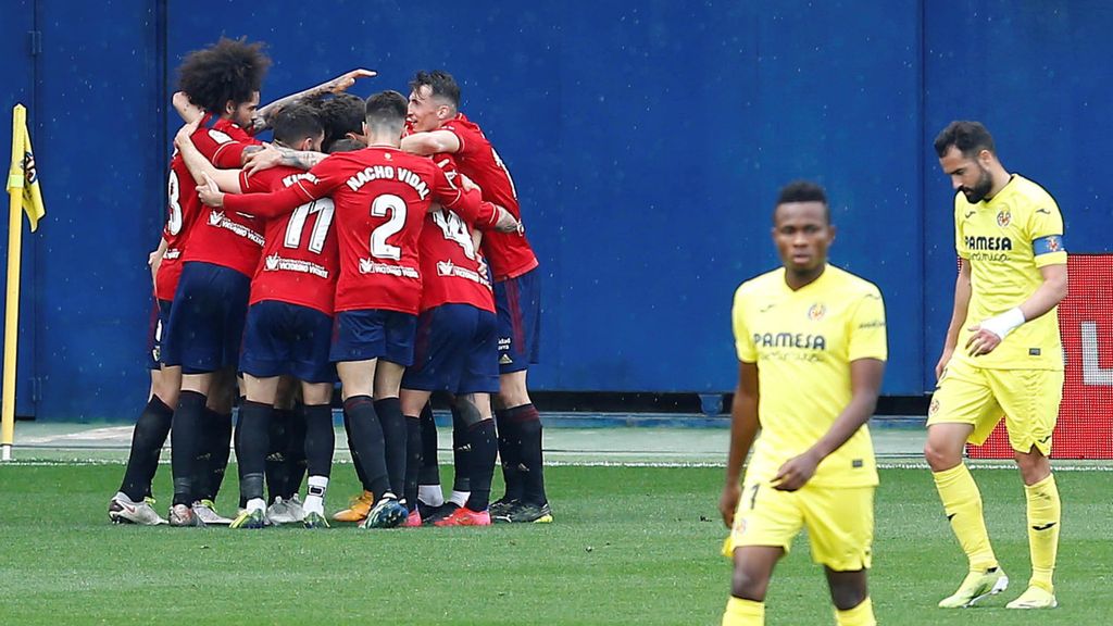 Osasuna festeja um dos golos da vitória ante o Villarreal (Domenech Castello/EPA)