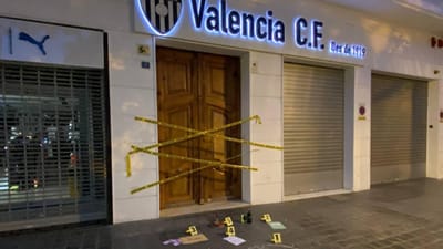 FOTOS: sede do Valência vira cena de crime (com pasta da Gestifute) - TVI