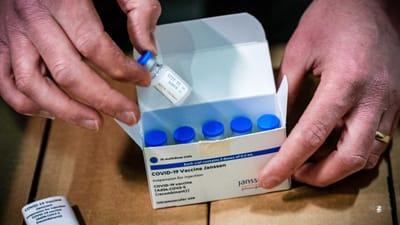 Eslovénia suspende uso da vacina da Johnson após morte de mulher de 20 anos - TVI