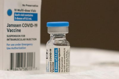 Covid-19: Johnson pede autorização para dose de reforço da vacina nos EUA - TVI