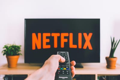 Netflix com publicidade (e mais barata) conquista cada vez mais subscritores - TVI