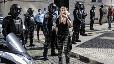 Uma dezena de detidos em manifestação de apoio a juiz negacionista em Lisboa - TVI