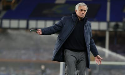 «Estrondoso»: o que diz a imprensa italiana do regresso de Mourinho - TVI