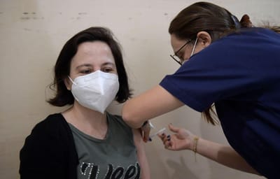 Covid-19: mais 170 mil professores e não docentes são vacinados neste fim de semana - TVI