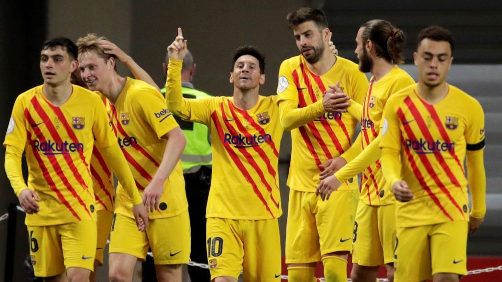 Lionel Messi festeja com os colegas o 0-3 do Barcelona ante o Athletic (Julio Munoz/EPA)