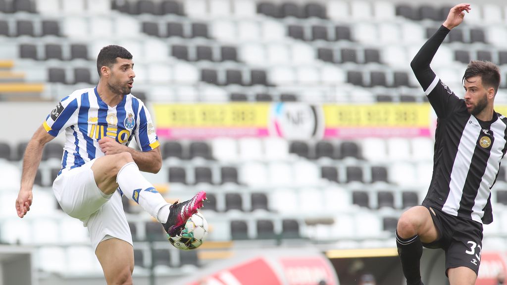 Rui Correia e Mehdi Taremi no Nacional-FC Porto (Homem de Gouveia/LUSA)