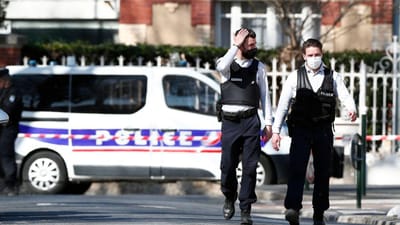 Funcionária da polícia francesa esfaqueada mortalmente. Agressor gritou "Allahu Akbar" - TVI