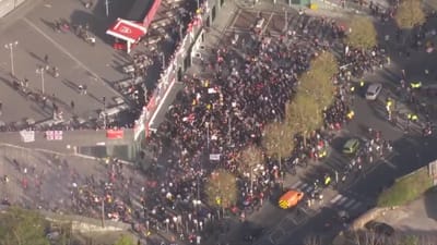 VÍDEO: largas centenas de adeptos do Arsenal protestam contra o dono - TVI